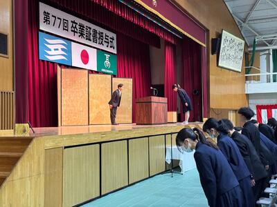 記念品贈呈式（ＰＴＡから７７回生へ）