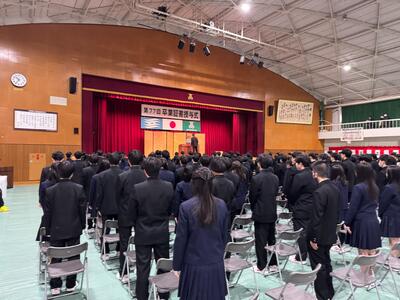 記念品贈呈式（同窓会から７７回生へ）